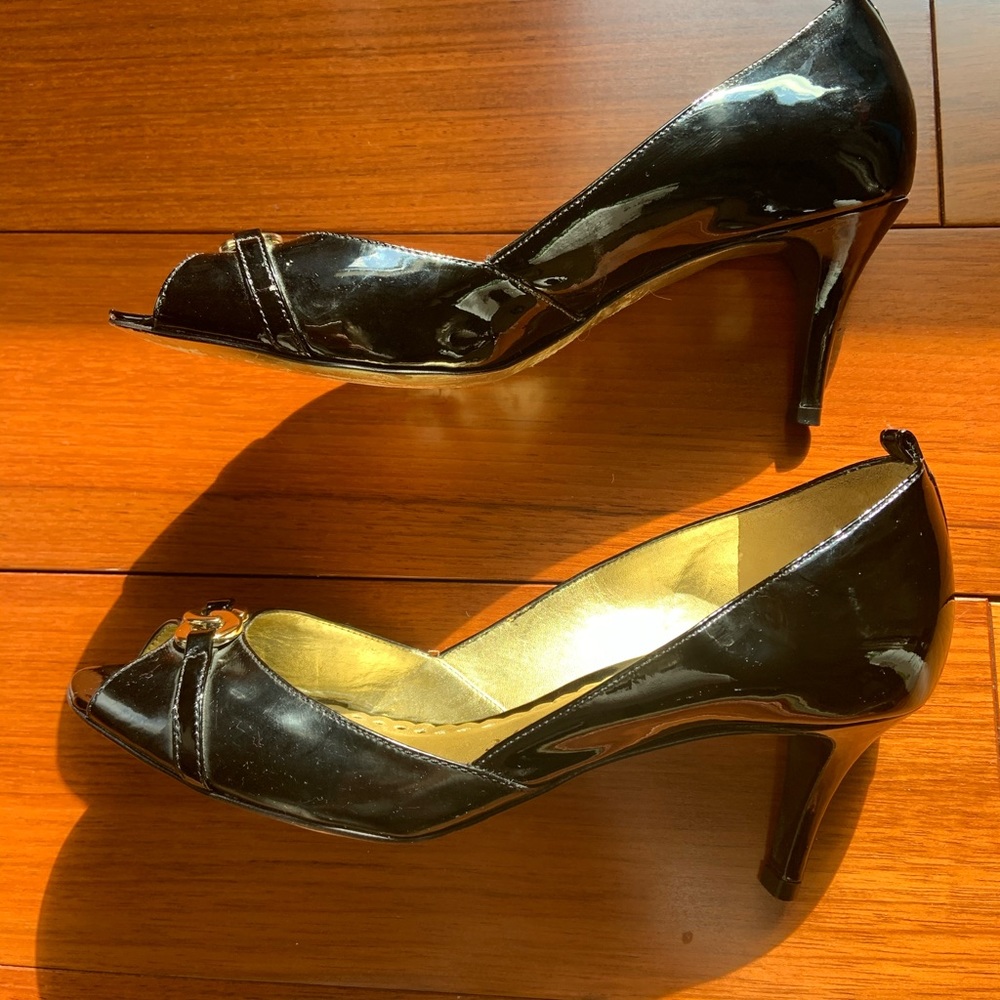 Black Pumps - image 2